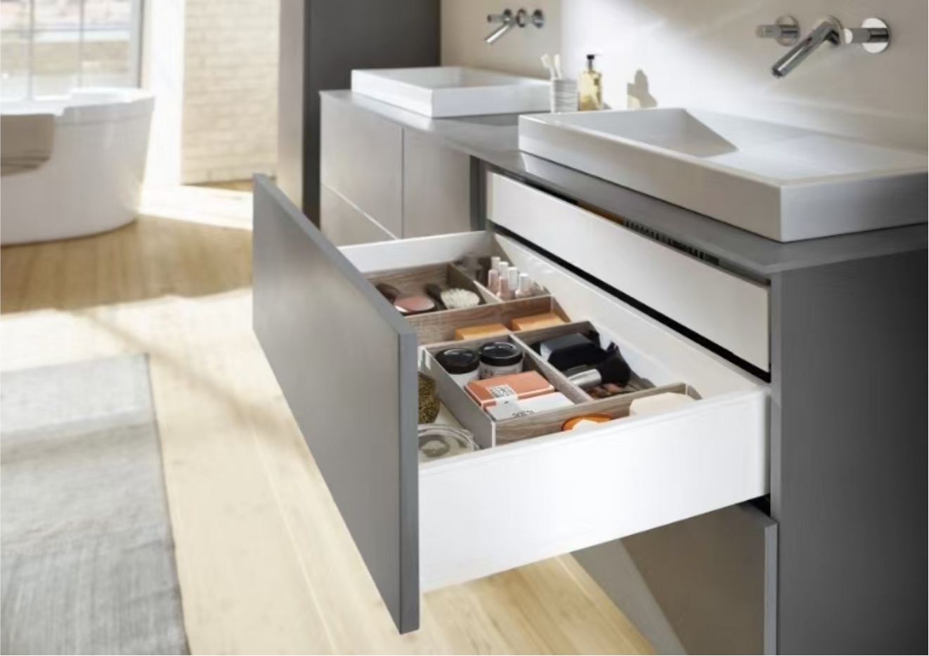 Bathroom cabinet with drawers