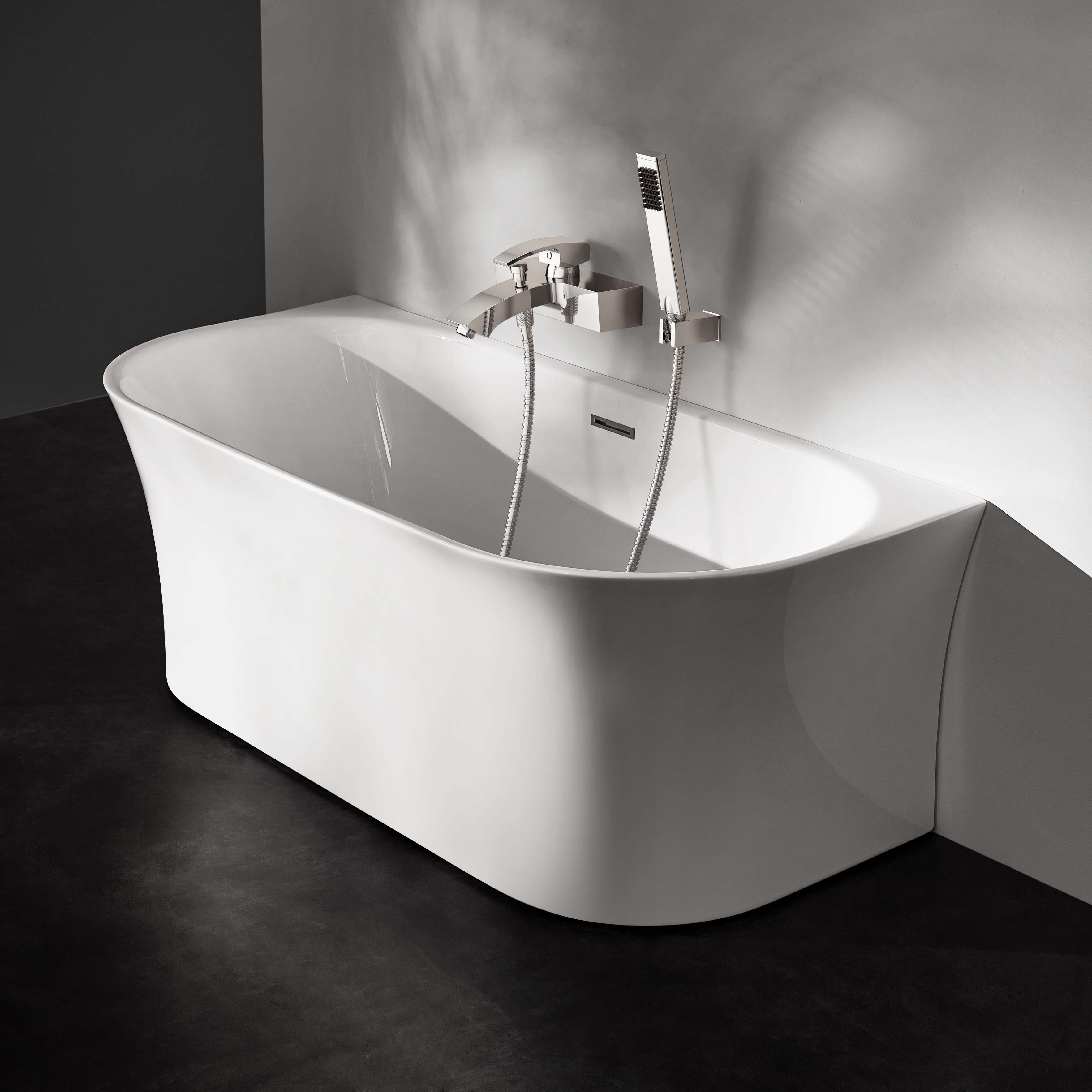 White Wall-Mount Corner Bathtub for Small Bathrooms