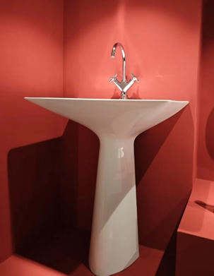 Villeroy & Boch’s integrated pedestal basin features sleek line designs