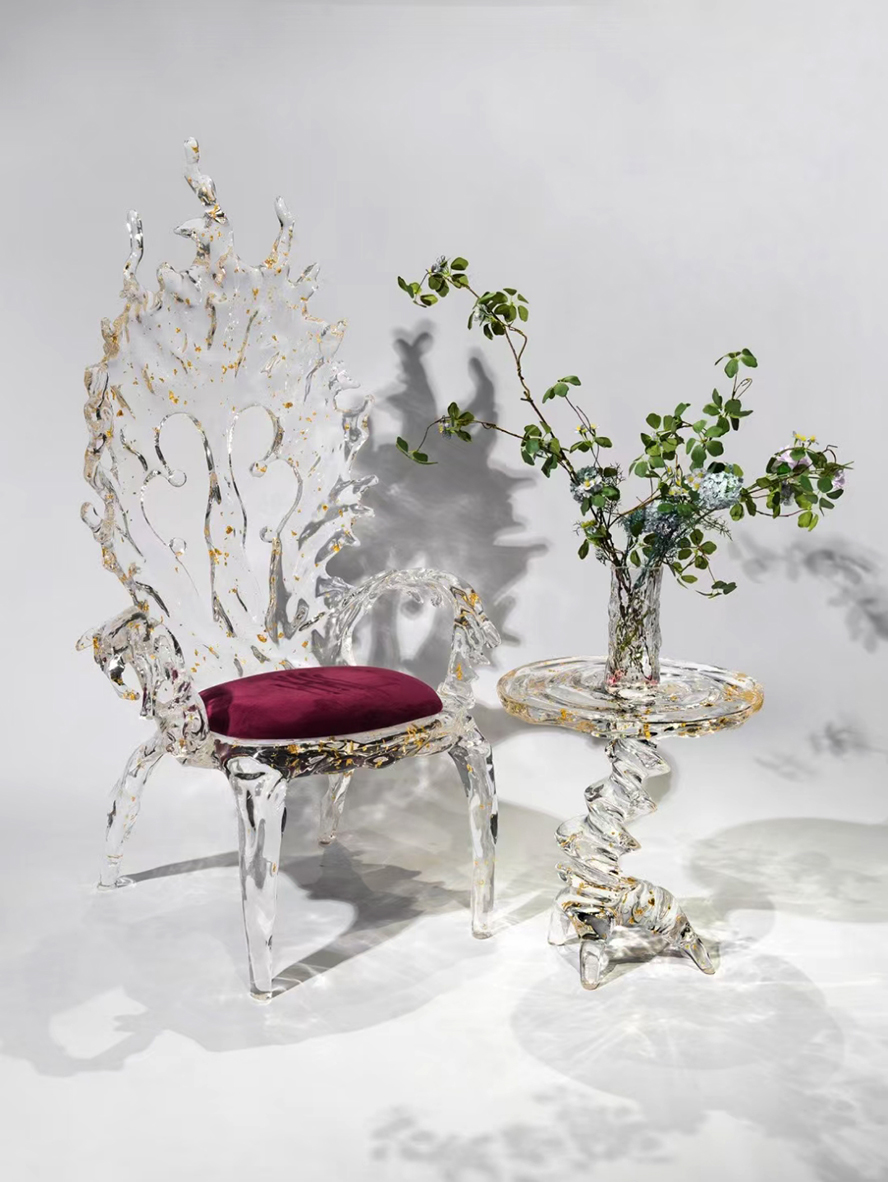 Chaise extravagante et luxueuse en cristal transparent