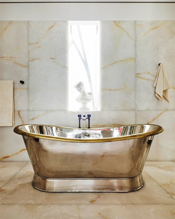 retro classic luxury bathroom design - Rafael de Cárdenas Ltd.
