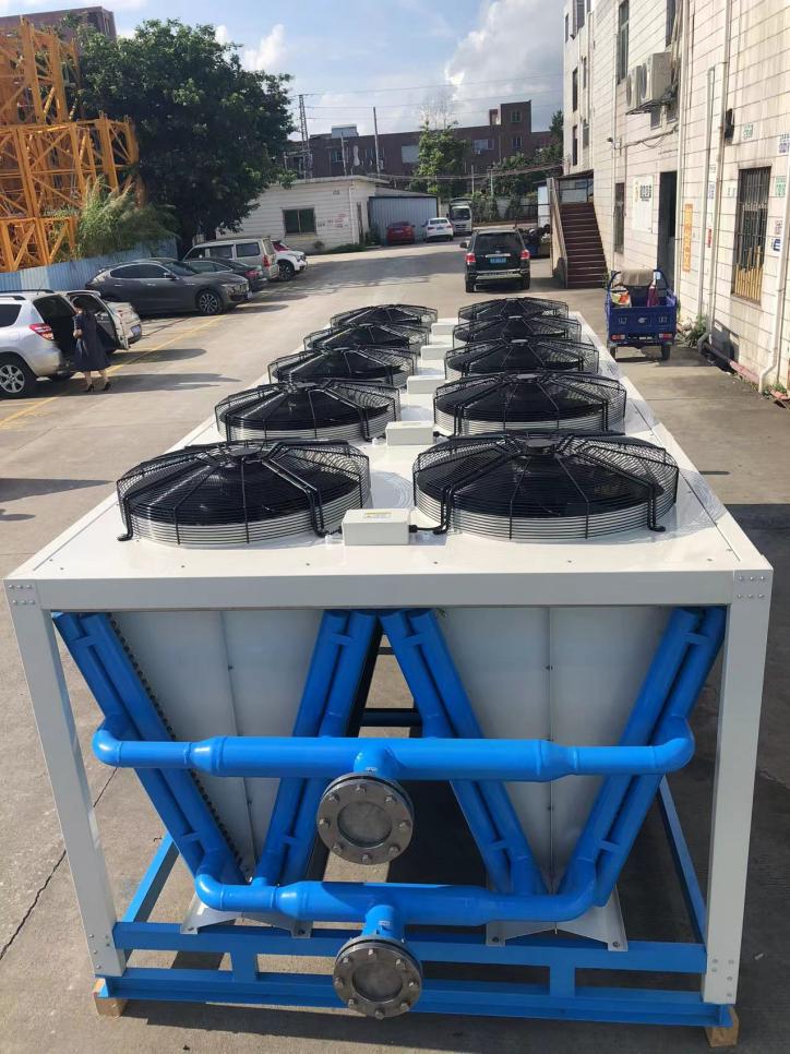 Adiabatic dry cooler