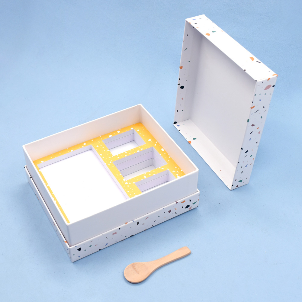 white and cute Gift Boxes