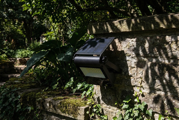 Can-Solar-Lights-Charge-in-Shade