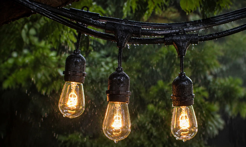 Can String Lights Stay On During Rain