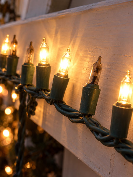 Cascading Failure in Incandescent Mini Lights
