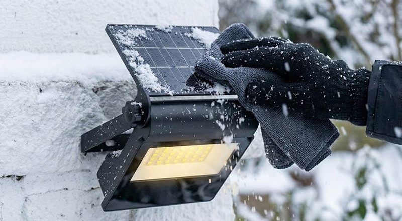 Clean the Solar Garden Light