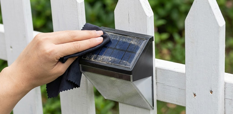 Clean the solar panel of the solar garden light