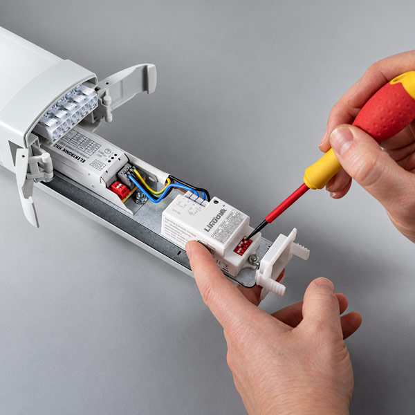 Integrated LED light fixture repair