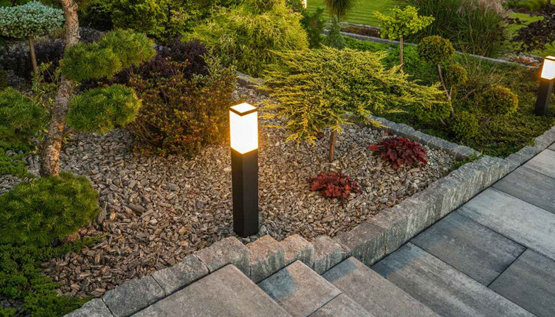 Low voltage landscape lights