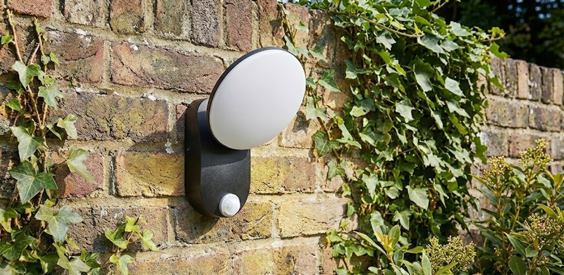 Lumetro LM-W3101 Model Garden Wall Light