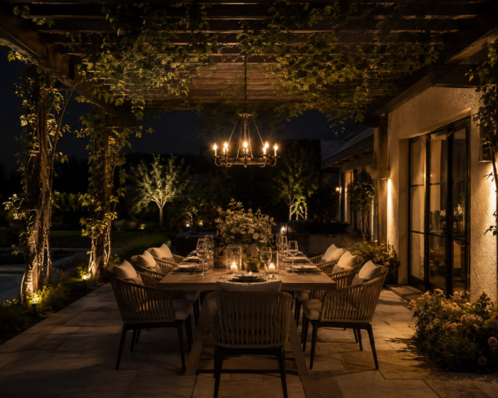 Outdoor dining area lighting