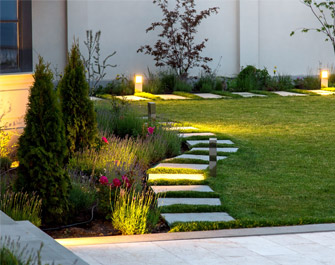 Outdoor pathway light
