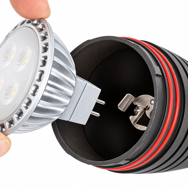 Replaceable outdoor light bulb
