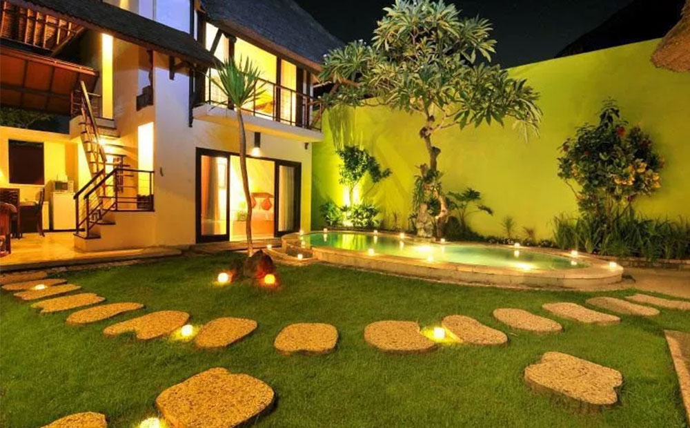 Solar garden lights
