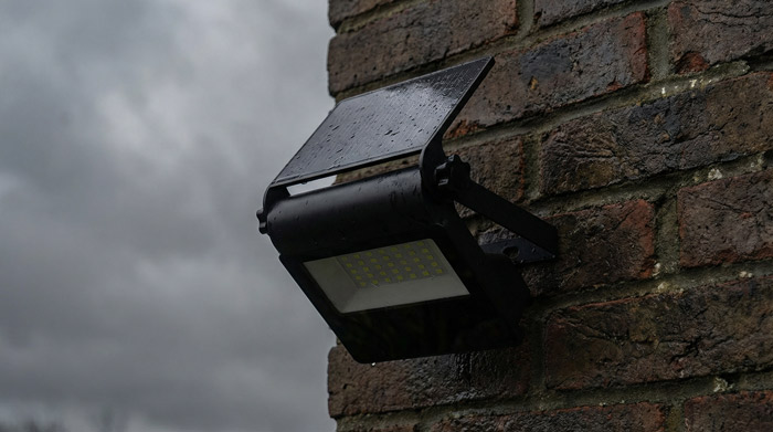 solar light cannot charge without sunlight