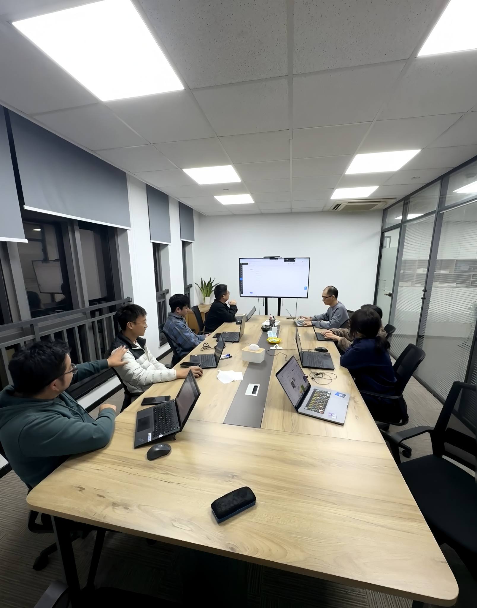 1.Discuss with Desig