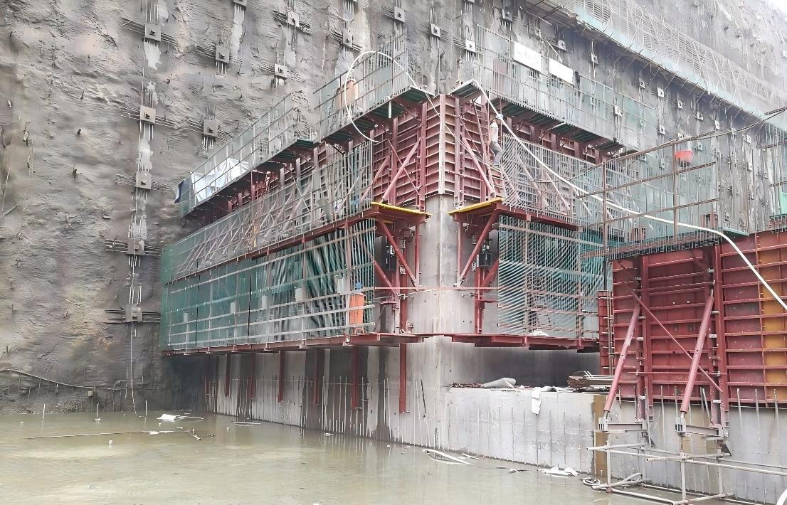 Dam Automatic Lifting Cantilever Formwork System