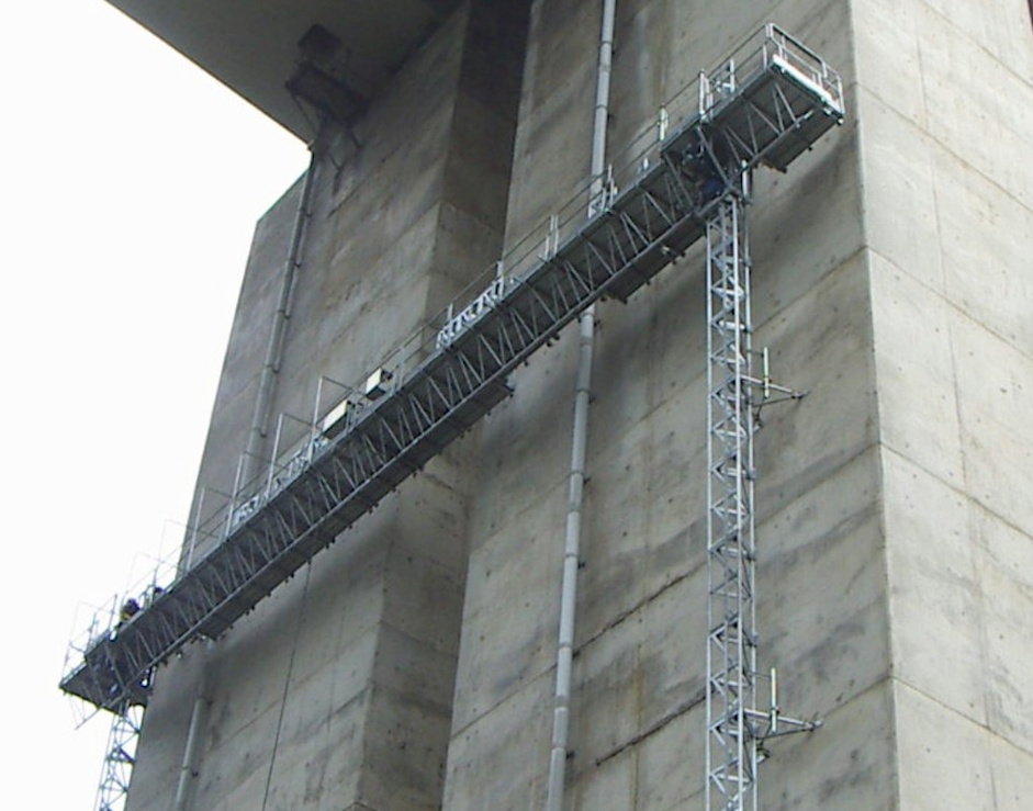 Rail-Guided Climbing Platform