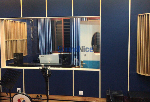 Acoustic diffuser for recording studio
