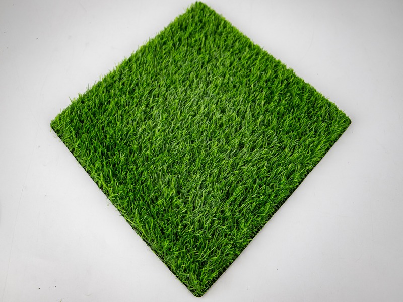 Cheap price PP lawn carpet for residential garden