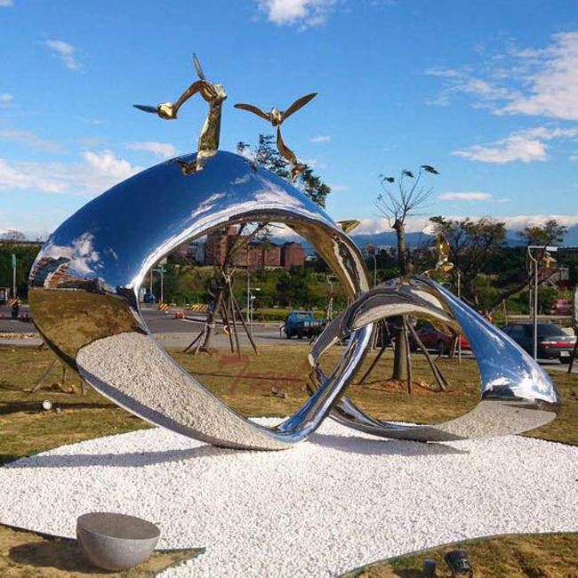 Mirror Stainless Steel Sculpture