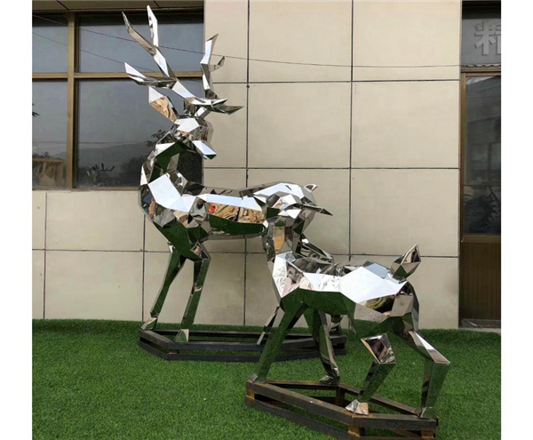 Outdoor metal animal sculptures