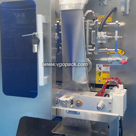 2 Heads Weighing Packing Machine-Nuts (2)