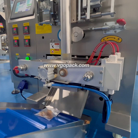 3 Bowls Counting Packing Machine-Pet Food (5)