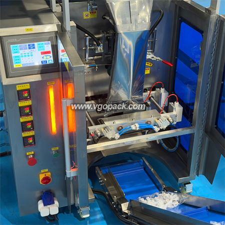 4 Bowl Counting Packing Machine with Inclined Belt Conveyor-Plastic Fitting (14)