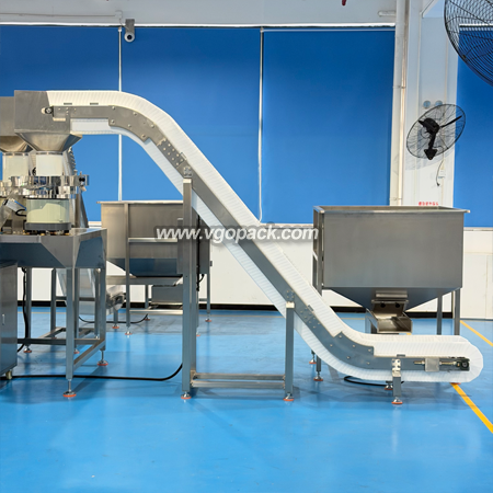 4 Bowl Counting Packing Machine with Inclined Belt Conveyor-Plastic Fitting (8)