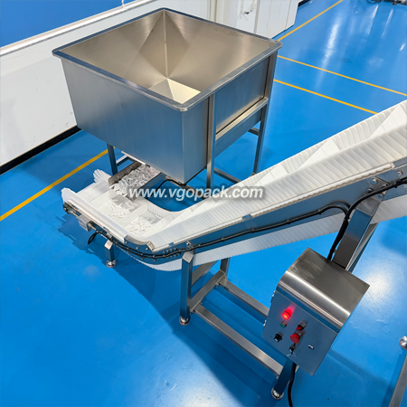 4 Bowl Counting Packing Machine with Inclined Belt Conveyor-Plastic Fitting (9)