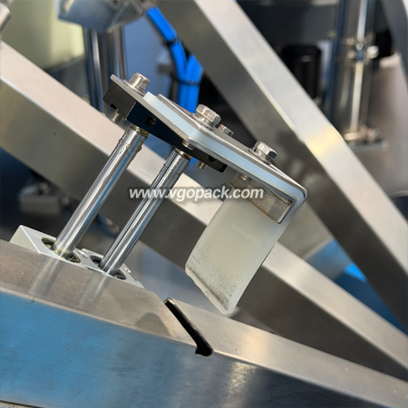 5 Bowls Hardware Counting Packing Machine with Hopper-Metal Bushing (8)