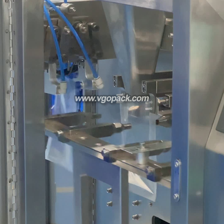 6 Heads Mini Premade Bag Weighing Packing Machine-Grain (7)