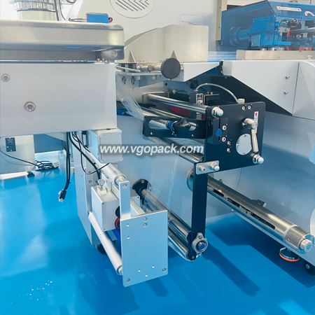 Horizontal Bottom Film Flow Pack Machine-Vegetable Pillow Bag (10)