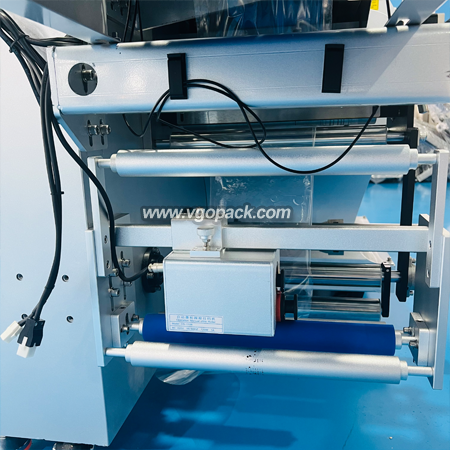 Horizontal Bottom Film Flow Pack Machine-Vegetable Pillow Bag (11)