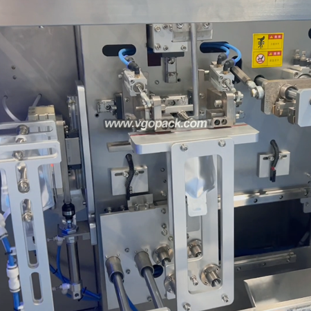 Mini Premade Bag Packing Machine-Liquid (5)