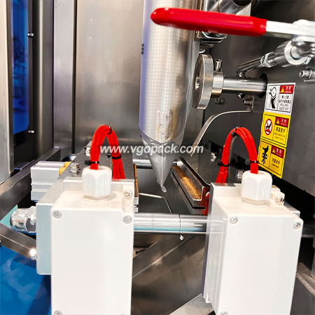 Semi Automatic Packing Machine with Manual Feeding Belt-Soup Seasoning Bag (10)