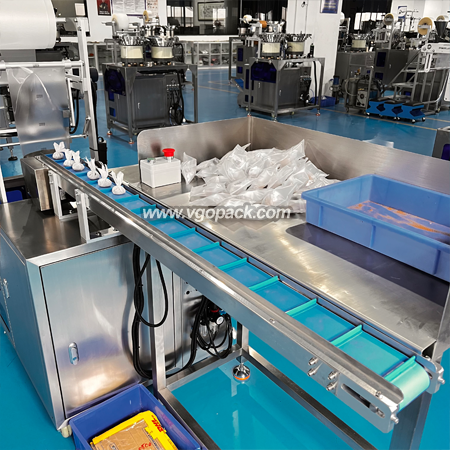 Semi Automatic Packing Machine with Manual Feeding Belt-Soup Seasoning Bag (7)