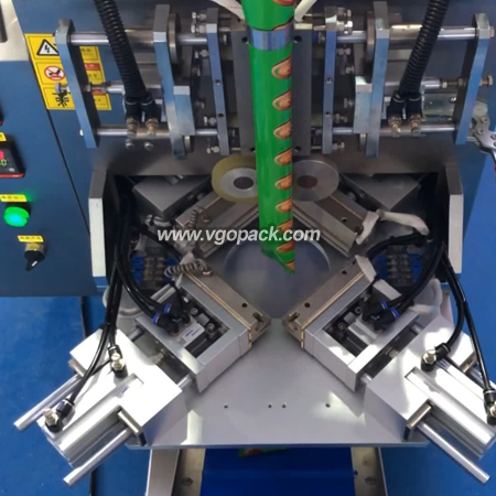 Single Bowl Counting Packing Machine-Gummy Candy Triangle Bag (3)