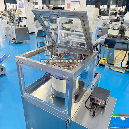 Single Vibration Bowl Counting Packing Machine with Dust Cover-Pill 3-side Seal Bag (11)