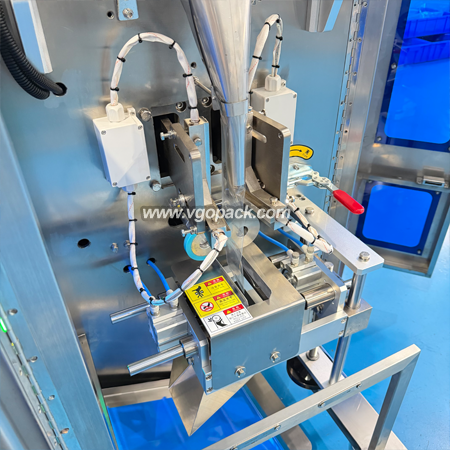 Single Vibration Bowl Counting Packing Machine with Dust Cover-Pill 3-side Seal Bag (12)