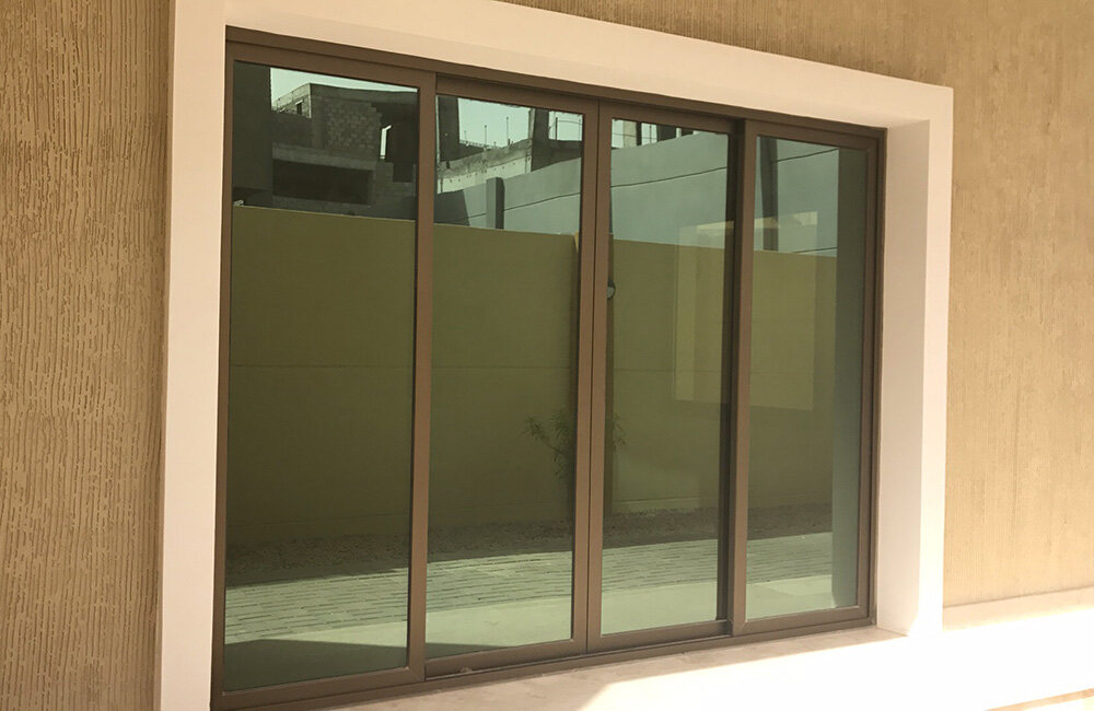 Choose the correct way of sliding door, judge from this aspect
