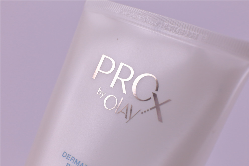 Plastic tube label with cold foil