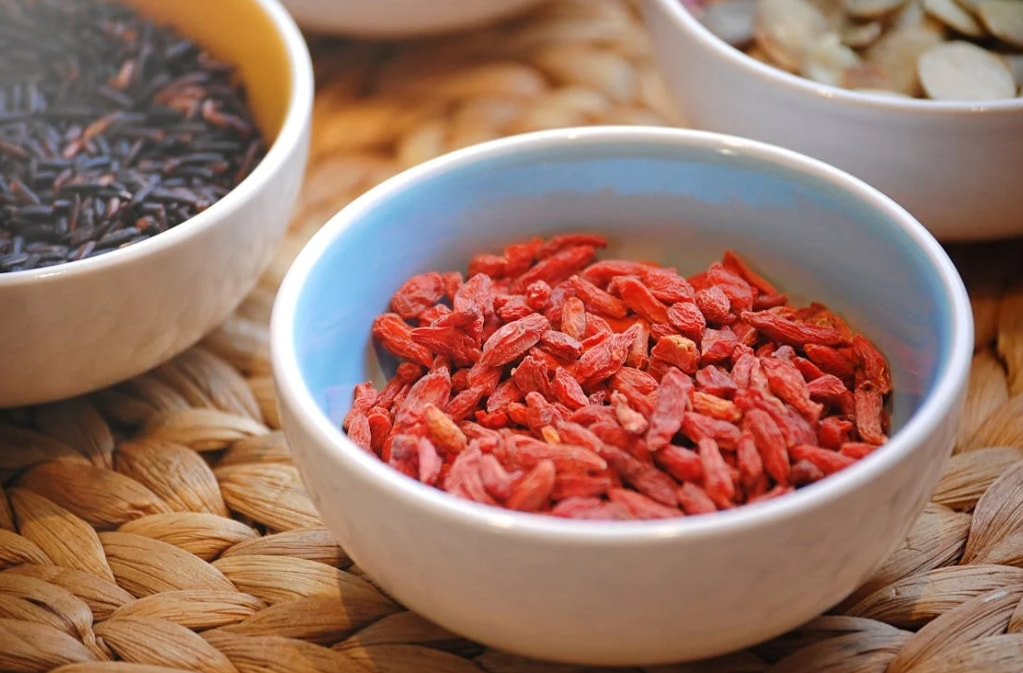 red goji berries